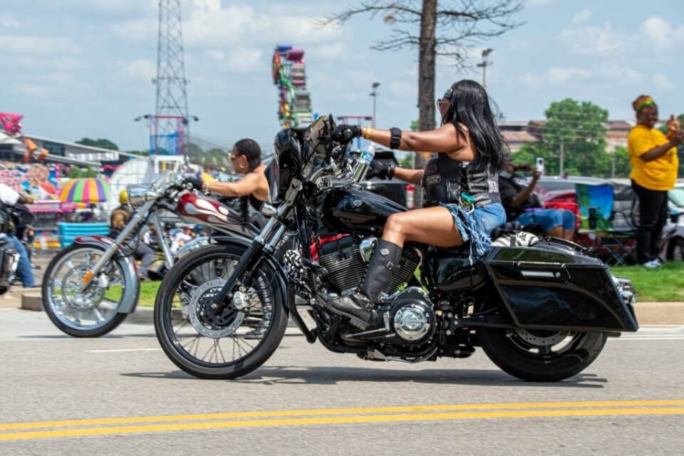 women riders-01